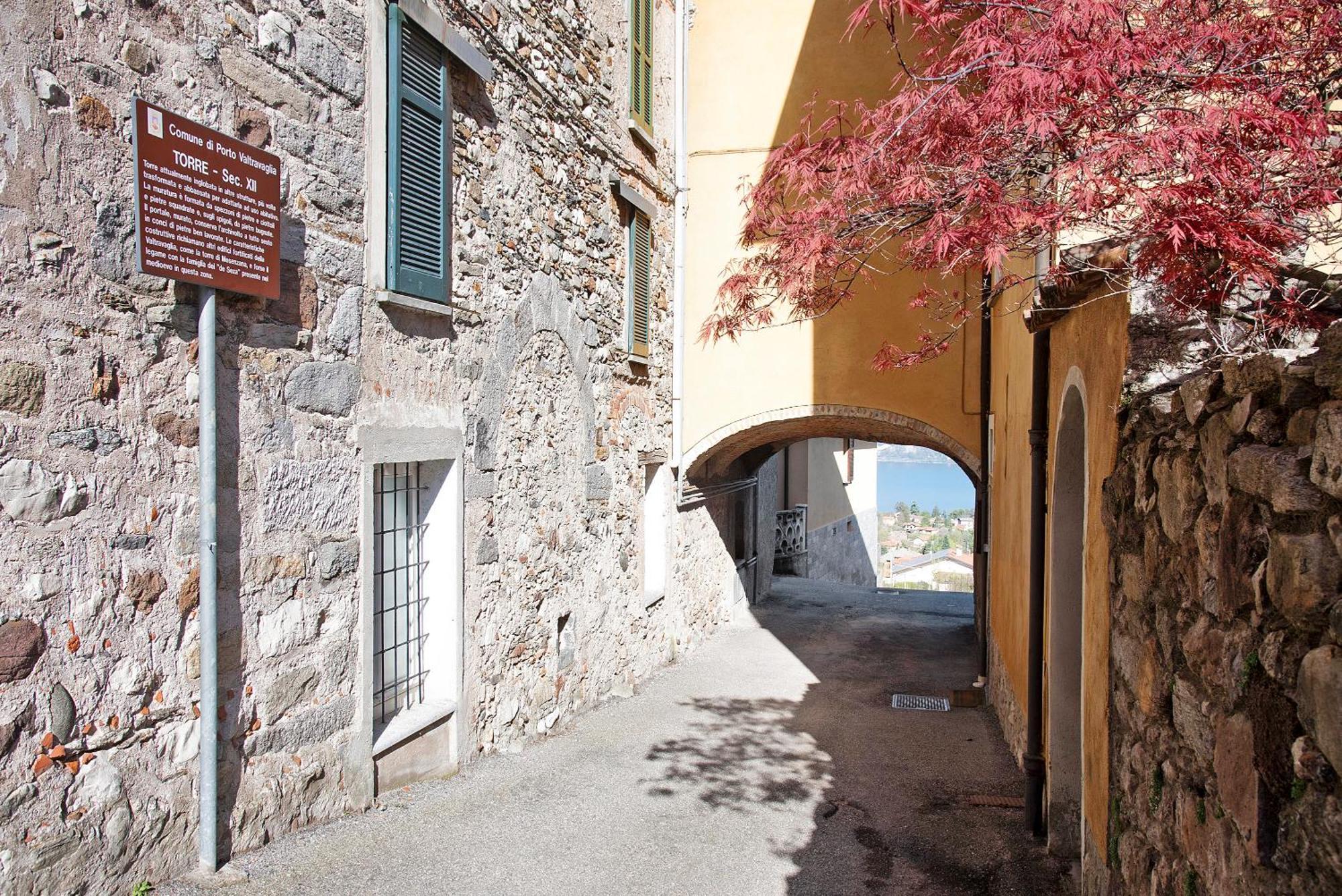 La Vecchia Torre Leilighet Porto Valtravaglia Eksteriør bilde